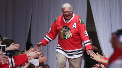 Bobby Hull doesn't hide from fans and media in Chicago.
